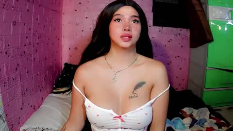 Snapshot of lovelykayleexx chatting on March 10, 12:15 pm ara online show from March 10, 12:15 pm