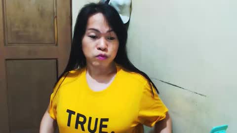 Snapshot of lovelykimts32 chatting on September 23, 9:23 am lovelykimts32 online show from September 23, 9:23 am