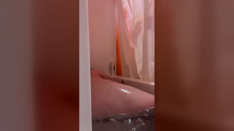 Snapshot of lovelyladyflaccid chatting on April 10, 10:58 pm lovelyladyflaccid online show from April 10, 10:58 pm
