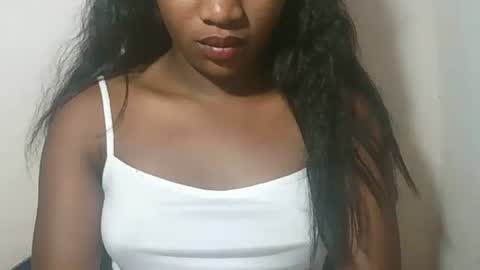 lovelylarra online show from February 23, 8:22 am