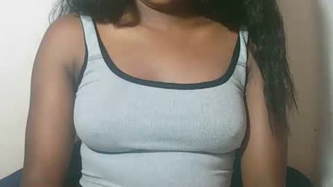 lovelylarra online show from February 28, 9:43 am