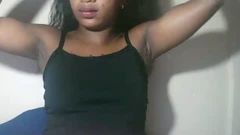 lovelylarra online show from March 14, 10:21 am