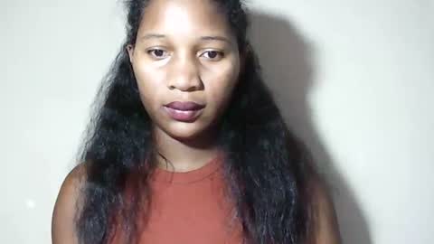 lovelylarra online show from May 9, 7:13 am