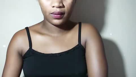 lovelylarra online show from May 14, 7:59 am
