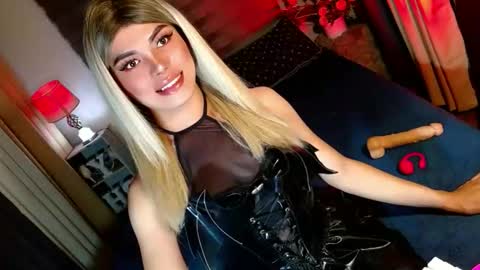 Snapshot of lovelymiss_shyna11 chatting on October 13, 8:03 am lovelymiss_shyna11 online show from October 13, 8:03 am