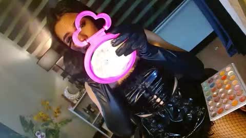 lovelymiss_shyna11 online show from May 11, 4:29 am