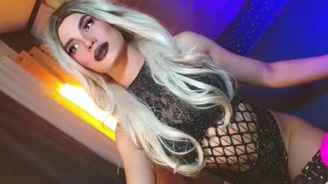 lovelymiss_shyna11 online show from May 19, 7:58 am
