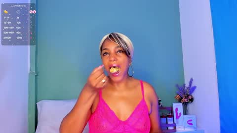 Snapshot of lovelynickyy chatting on February 16, 1:27 pm Nicky online show from February 16, 1:27 pm