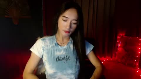 lovelypetite143 online show from February 12, 4:07 am