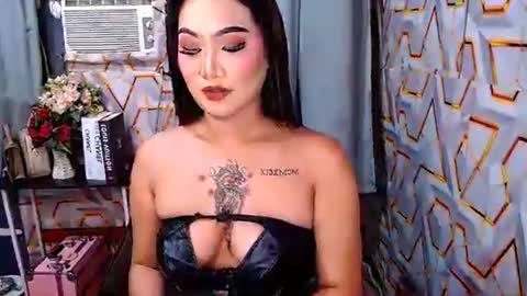 lovelyshelo online show from May 6, 2:33 pm