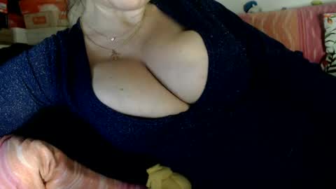 Snapshot of lovelywoman22 chatting on February 16, 3:37 am lovelywoman22 online show from February 16, 3:37 am