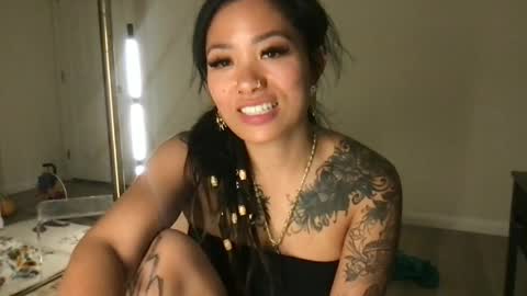 lovelyxmacii online show from July 2, 4:18 am