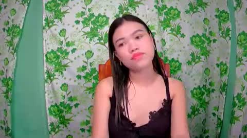 Snapshot of lovemae352295 chatting on December 25, 3:50 am lovemae352295 online show from December 25, 3:50 am