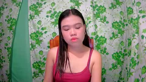 Snapshot of lovemae352295 chatting on January 9, 6:17 am lovemae352295 online show from January 9, 6:17 am