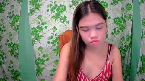 Snapshot of lovemae352295 chatting on January 13, 6:49 am lovemae352295 online show from January 13, 6:49 am