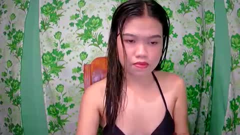 Snapshot of lovemae352295 chatting on January 14, 4:04 am lovemae352295 online show from January 14, 4:04 am