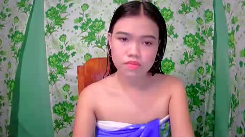 Snapshot of lovemae352295 chatting on January 17, 5:53 am lovemae352295 online show from January 17, 5:53 am