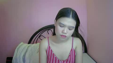 Snapshot of lovemae352295 chatting on February 5, 6:13 am lovemae352295 online show from February 5, 6:13 am