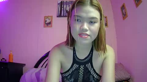 Snapshot of lovemae352295 chatting on February 20, 5:55 am lovemae352295 online show from February 20, 5:55 am