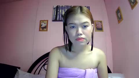 Snapshot of lovemae352295 chatting on March 4, 5:11 am lovemae352295 online show from March 4, 5:11 am