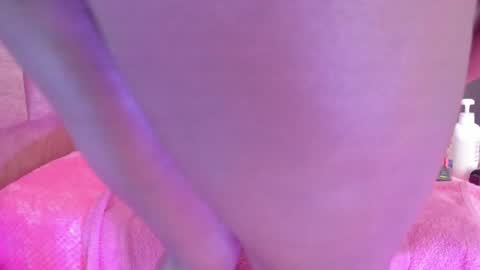 Snapshot of lovequeen02 chatting on January 20, 2:36 pm L O V E online show from January 20, 2:36 pm