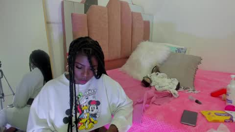 Snapshot of lovequeen02 chatting on February 1, 11:43 am L O V E online show from February 1, 11:43 am