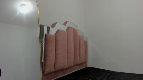 Snapshot of lovequeen02 chatting on February 2, 11:40 am L O V E online show from February 2, 11:40 am