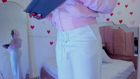 Snapshot of lovequeen02 chatting on February 20, 11:53 am L O V E online show from February 20, 11:53 am