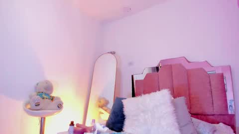 Snapshot of lovequeen02 chatting on March 9, 5:49 pm L O V E online show from March 9, 5:49 pm