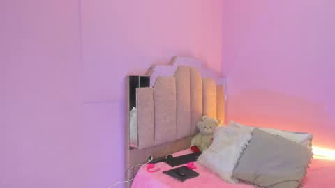 Snapshot of lovequeen02 chatting on September 10, 11:32 am L O V E online show from September 10, 11:32 am