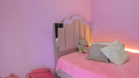 Snapshot of lovequeen02 chatting on September 16, 11:22 am L O V E online show from September 16, 11:22 am