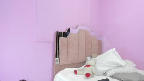 Snapshot of lovequeen02 chatting on September 18, 11:34 am L O V E online show from September 18, 11:34 am