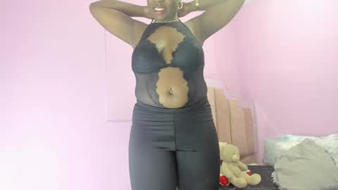 Snapshot of lovequeen02 chatting on September 20, 12:39 pm L O V E online show from September 20, 12:39 pm