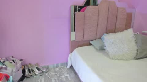 Snapshot of lovequeen02 chatting on September 23, 11:57 am L O V E online show from September 23, 11:57 am