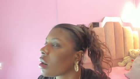 Snapshot of lovequeen02 chatting on October 7, 11:51 am L O V E online show from October 7, 11:51 am