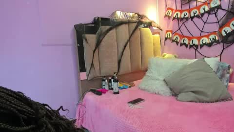 Snapshot of lovequeen02 chatting on October 19, 12:06 pm L O V E online show from October 19, 12:06 pm