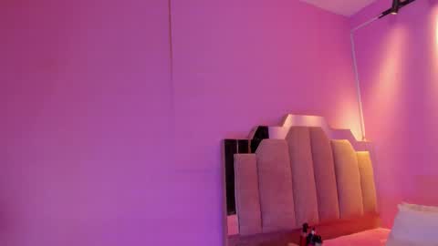 L O V E  online show from January 7, 11:45 am