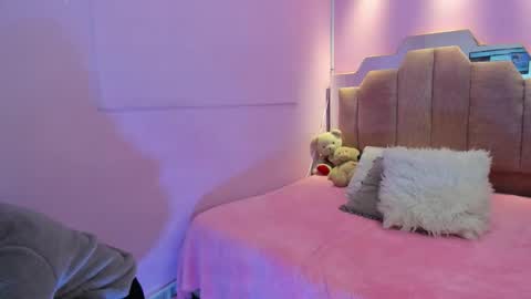 L O V E  online show from February 17, 11:18 am