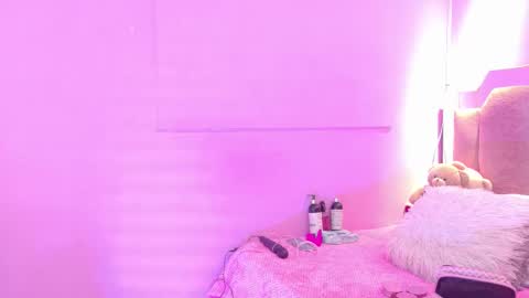 L O V E  online show from March 8, 11:58 am