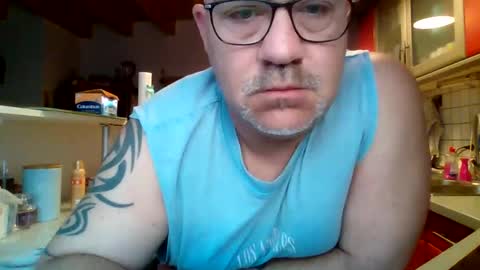 Snapshot of lover010983 chatting on May 31, 4:31 am lover010983 online show from May 31, 4:31 am