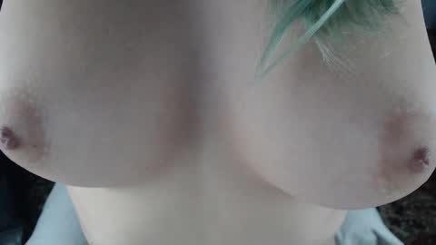 Snapshot of lovers613228 chatting on December 20, 2:52 am lovers613228 online show from December 20, 2:52 am
