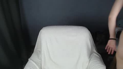 Snapshot of lovers613228 chatting on January 17, 4:28 am lovers613228 online show from January 17, 4:28 am