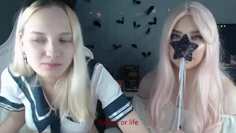 Snapshot of lovers613228 chatting on October 31, 2:07 pm lovers613228 online show from October 31, 2:07 pm