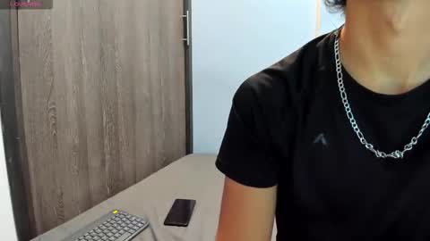 Snapshot of lovers_clover_x chatting on October 31, 12:55 am Lovers Clover X online show from October 31, 12:55 am