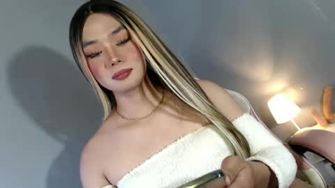Snapshot of lovers_moon22 chatting on January 19, 1:00 am lovers moon22 online show from January 19, 1:00 am