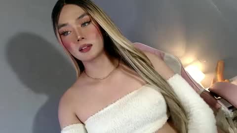 Snapshot of lovers_moon22 chatting on January 25, 12:59 am lovers moon22 online show from January 25, 12:59 am