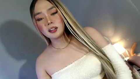Snapshot of lovers_moon22 chatting on February 2, 2:17 am lovers moon22 online show from February 2, 2:17 am