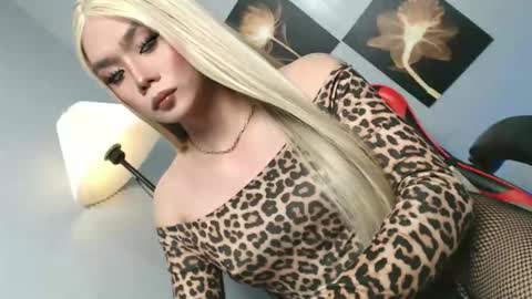lovers moon22 online show from May 13, 12:02 pm