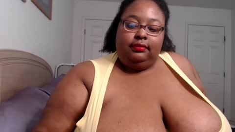Snapshot of loves_aura chatting on December 7, 1:03 am Alyson online show from December 7, 1:03 am