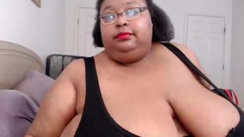 Snapshot of loves_aura chatting on May 12, 1:03 am Alyson online show from May 12, 1:03 am